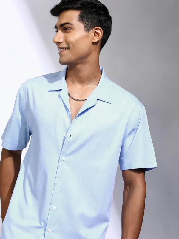Locomotive Men Blue Solid Relaxed Fit Casual Shirt