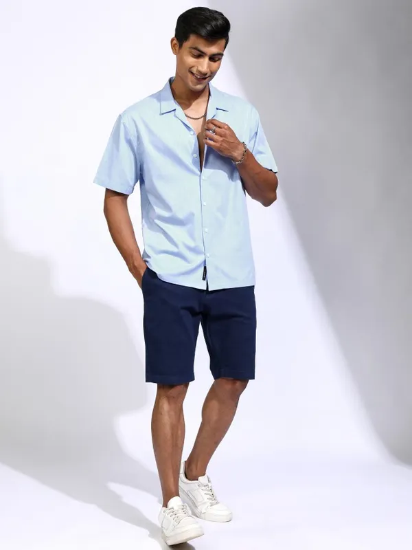 Locomotive Men Blue Solid Relaxed Fit Casual Shirt