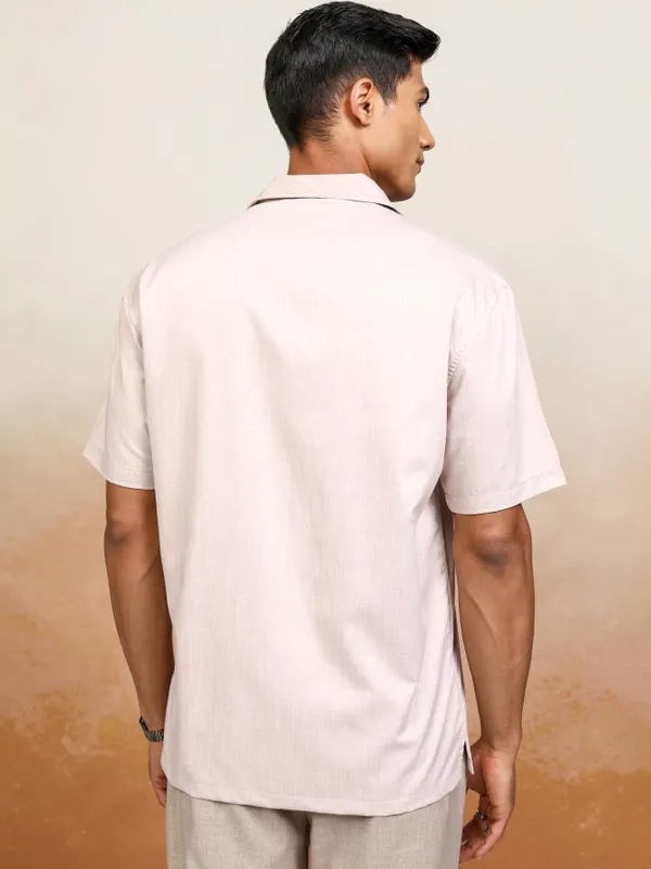 Locomotive Men Pink Solid Relaxed Fit Casual Shirt