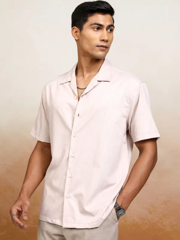 Locomotive Men Pink Solid Relaxed Fit Casual Shirt