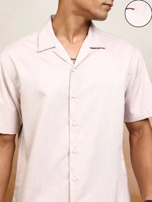 Locomotive Men Pink Solid Relaxed Fit Casual Shirt