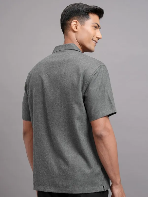 Locomotive Men Grey Solid Relaxed Fit Casual Shirt