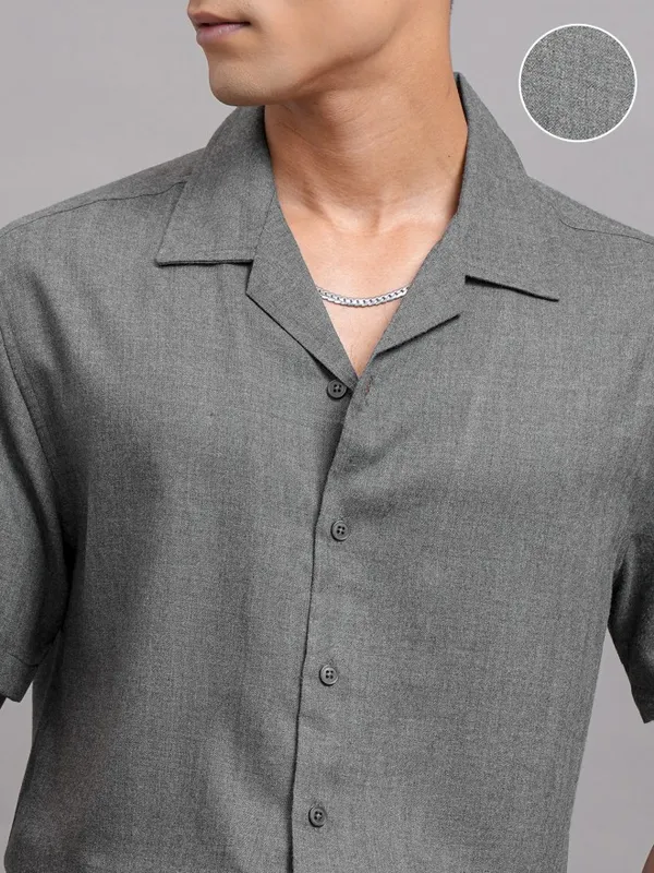 Locomotive Men Grey Solid Relaxed Fit Casual Shirt