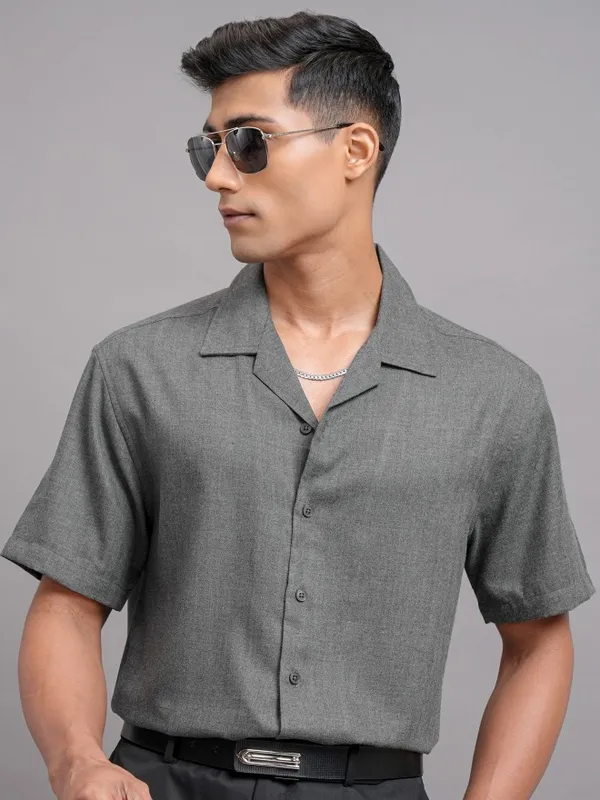 Locomotive Men Grey Solid Relaxed Fit Casual Shirt