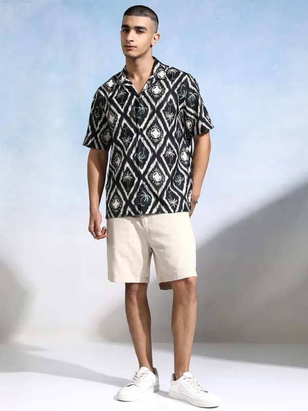 Highlander Men Cream Printed Relaxed Fit Casual Shirt