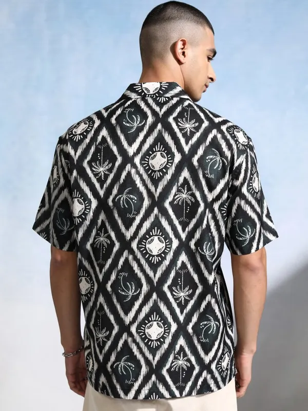 Highlander Men Cream Printed Relaxed Fit Casual Shirt