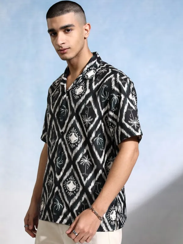 Highlander Men Cream Printed Relaxed Fit Casual Shirt