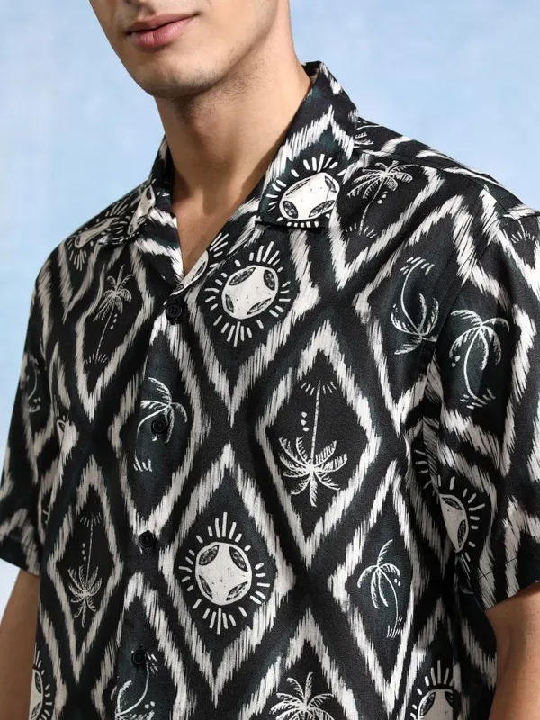 Highlander Men Cream Printed Relaxed Fit Casual Shirt