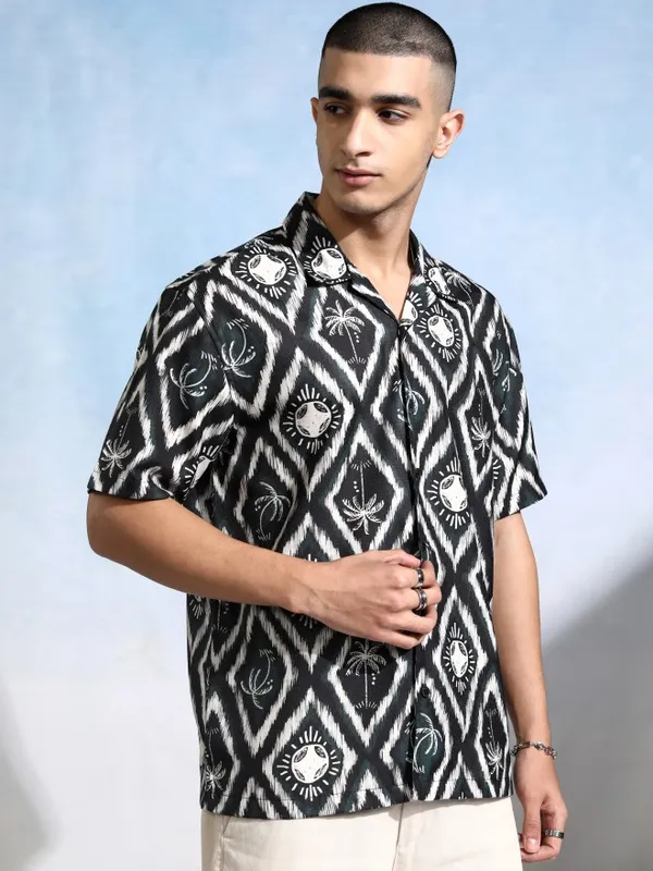 Highlander Men Cream Printed Relaxed Fit Casual Shirt