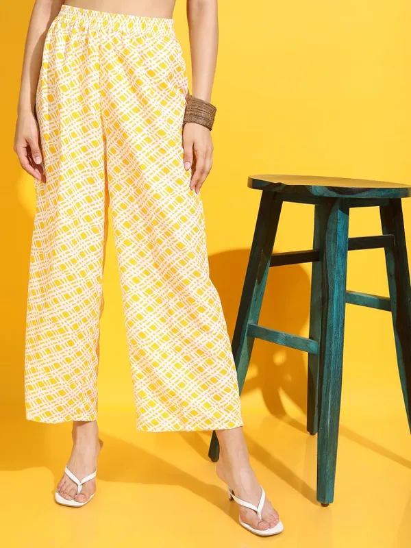 Vishudh Women Yellow Printed Straight Palazzos