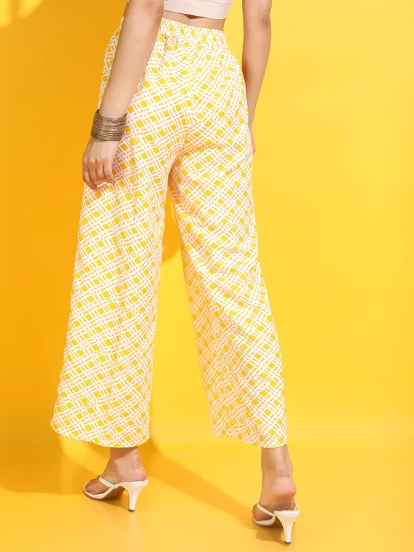 Vishudh Women Yellow Printed Straight Palazzos