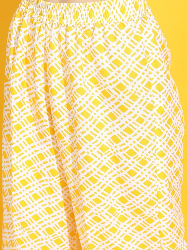 Vishudh Women Yellow Printed Straight Palazzos
