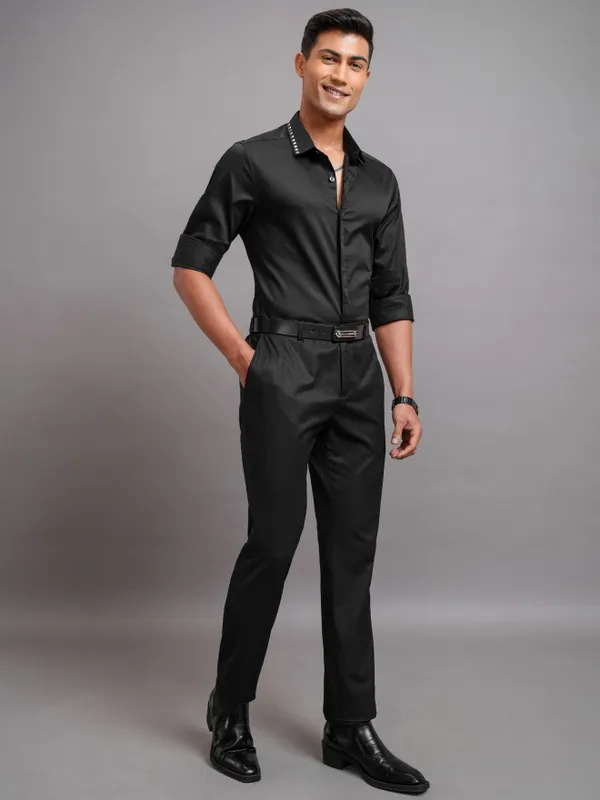 Highlander Men Black Solid Slim Fit Casual Shirt