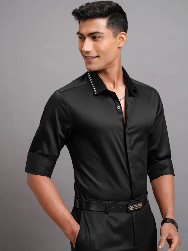 Highlander Men Black Solid Slim Fit Casual Shirt