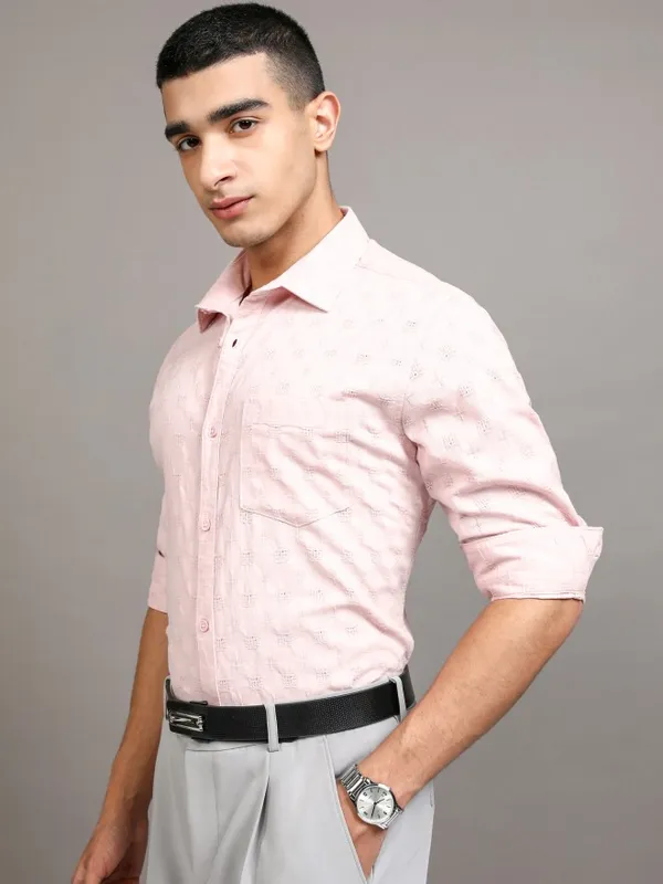 Highlander Men Pink Textured Regular Fit Casual Shirt