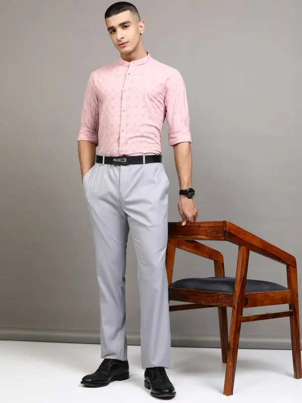 Highlander Men Pink Textured Regular Fit Casual Shirt