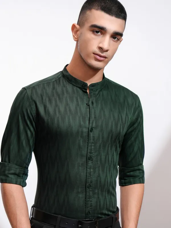 Highlander Men Green Textured Regular Fit Casual Shirt