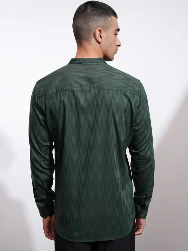 Highlander Men Green Textured Regular Fit Casual Shirt