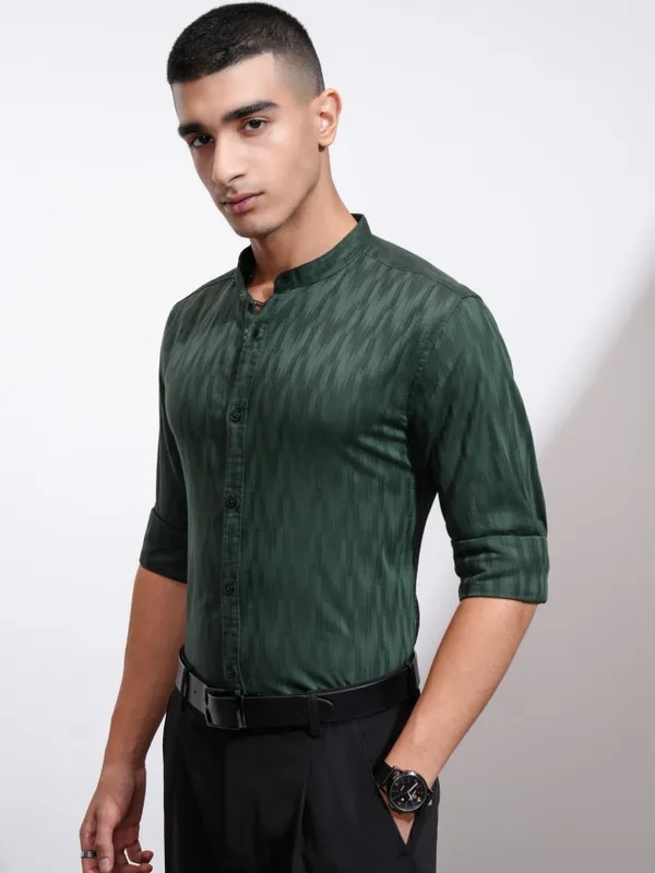 Highlander Men Green Textured Regular Fit Casual Shirt