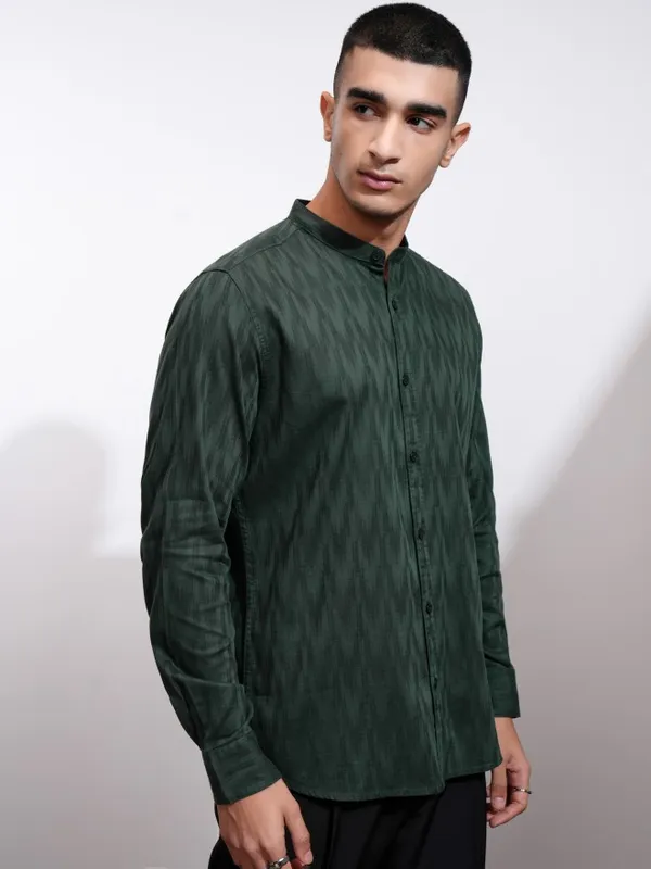 Highlander Men Green Textured Regular Fit Casual Shirt