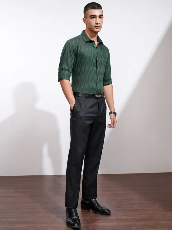 Highlander Men Green Textured Slim Fit Casual Shirt