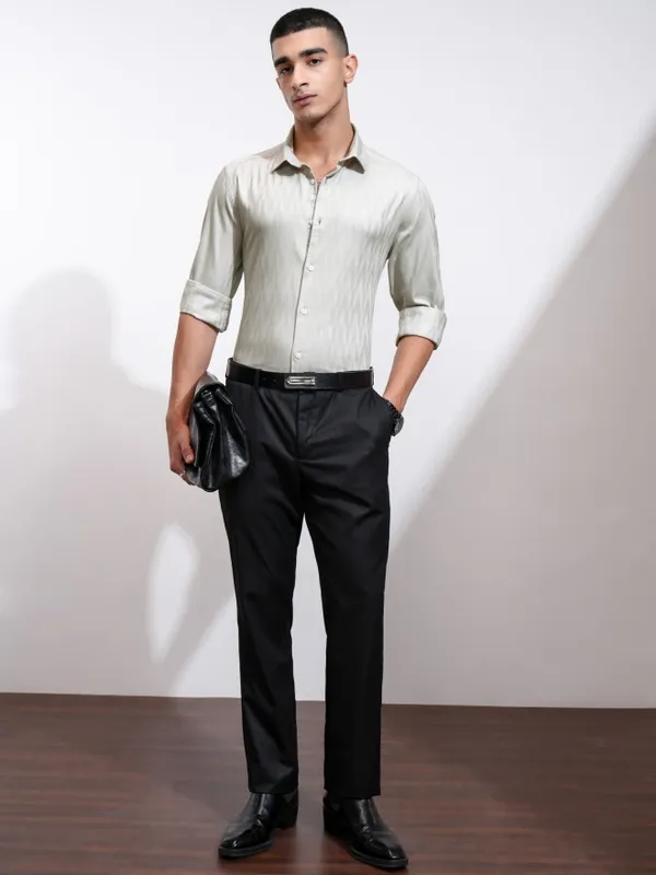 Highlander Men Green Textured Slim Fit Casual Shirt