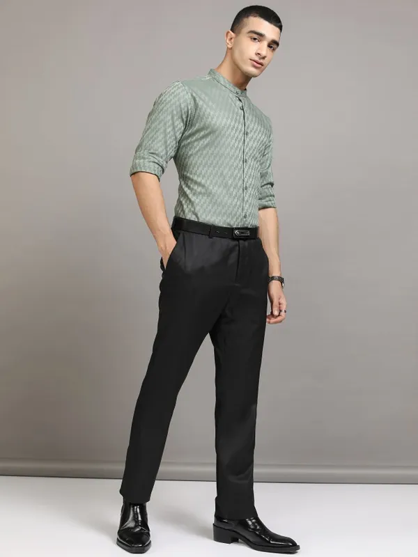 Highlander Men Green Textured Regular Fit Casual Shirt