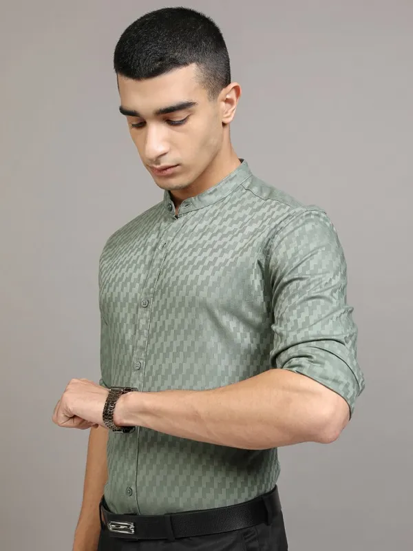 Highlander Men Green Textured Regular Fit Casual Shirt