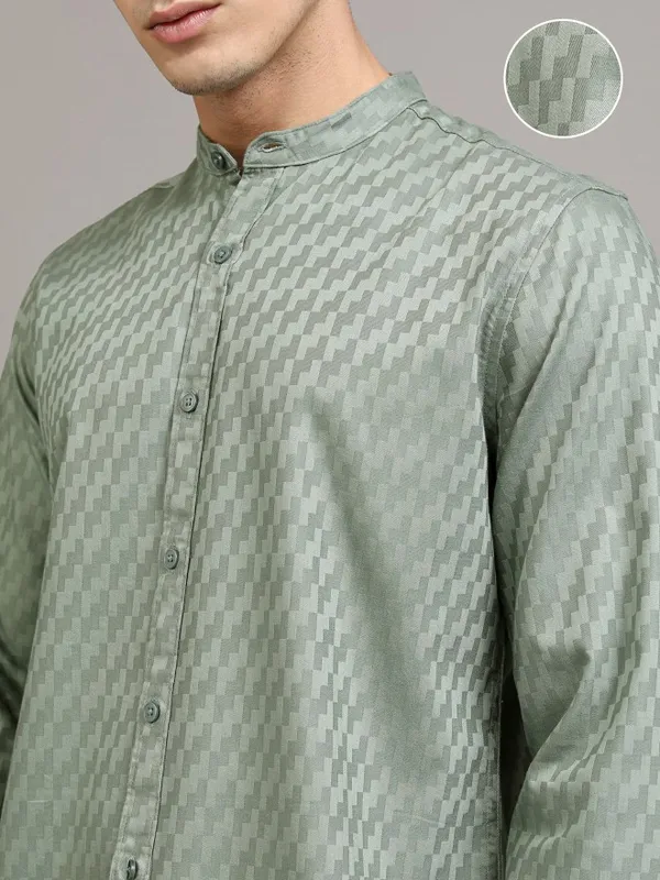 Highlander Men Green Textured Regular Fit Casual Shirt