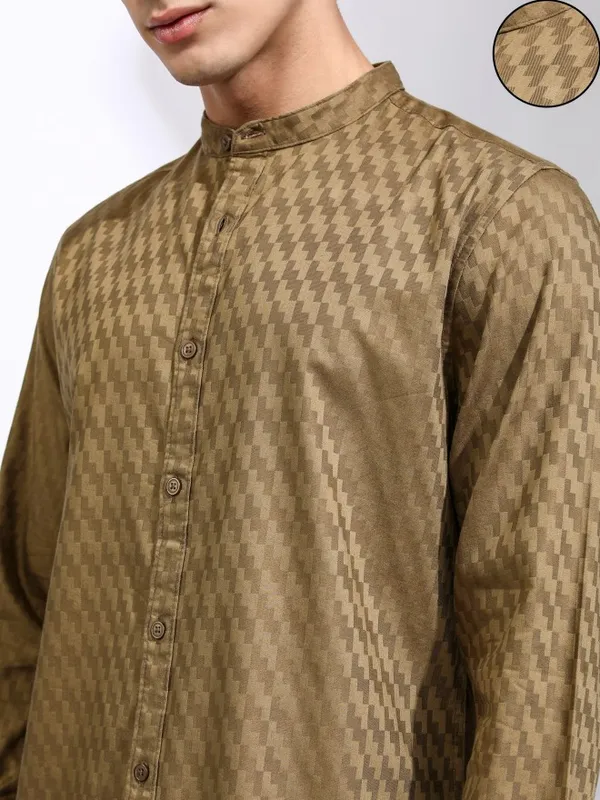 Highlander Men Khaki Textured Regular Fit Casual Shirt