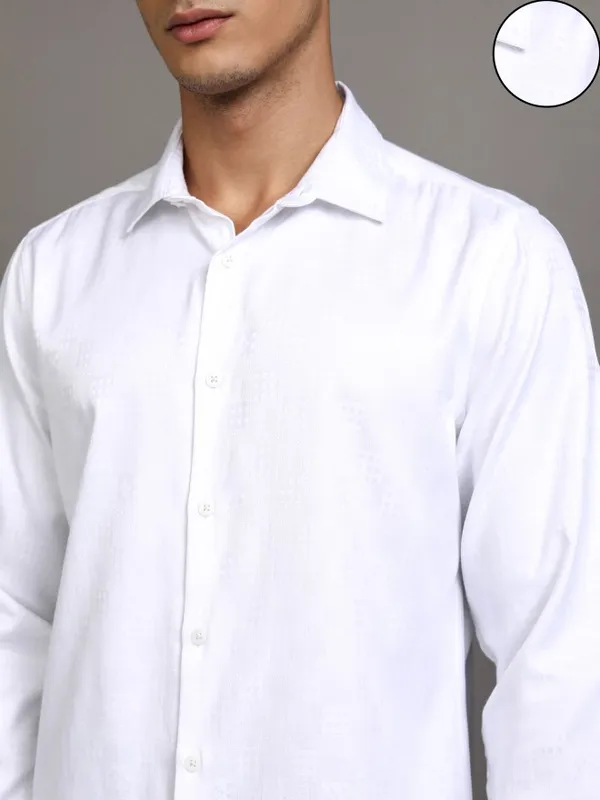 Highlander Men White Textured Slim Fit Casual Shirt