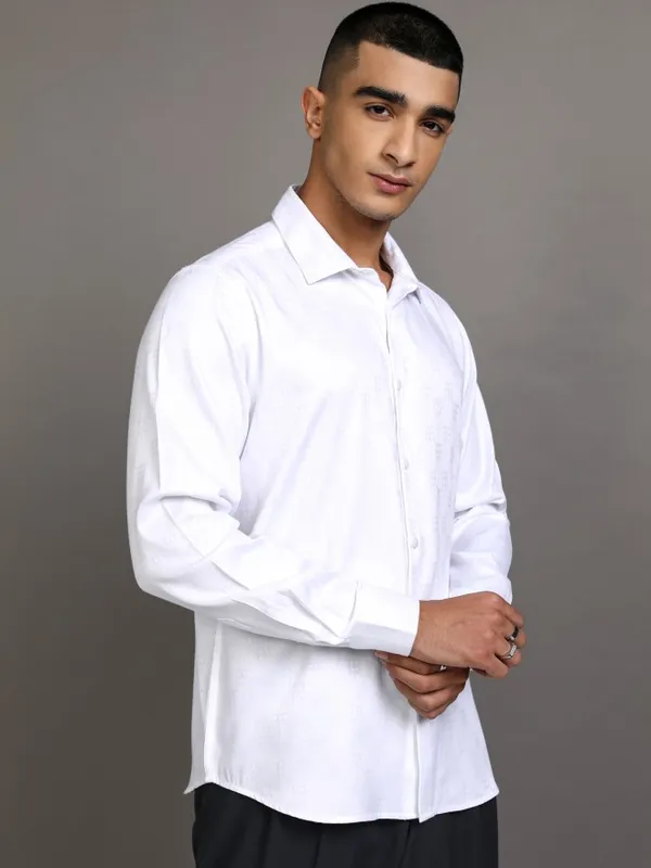 Highlander Men White Textured Slim Fit Casual Shirt