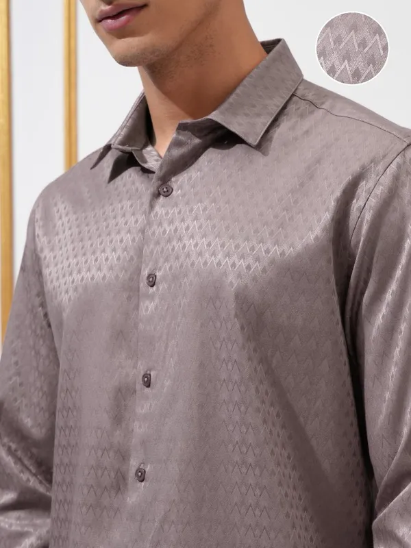 Highlander Men Pink Textured Slim Fit Casual Shirt