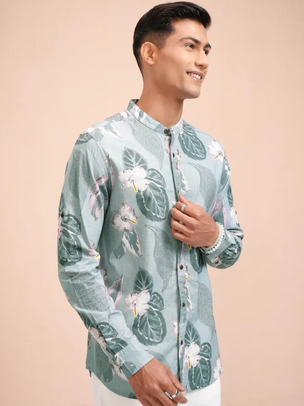 Locomotive Men Blue Printed Regular Fit Casual Shirt