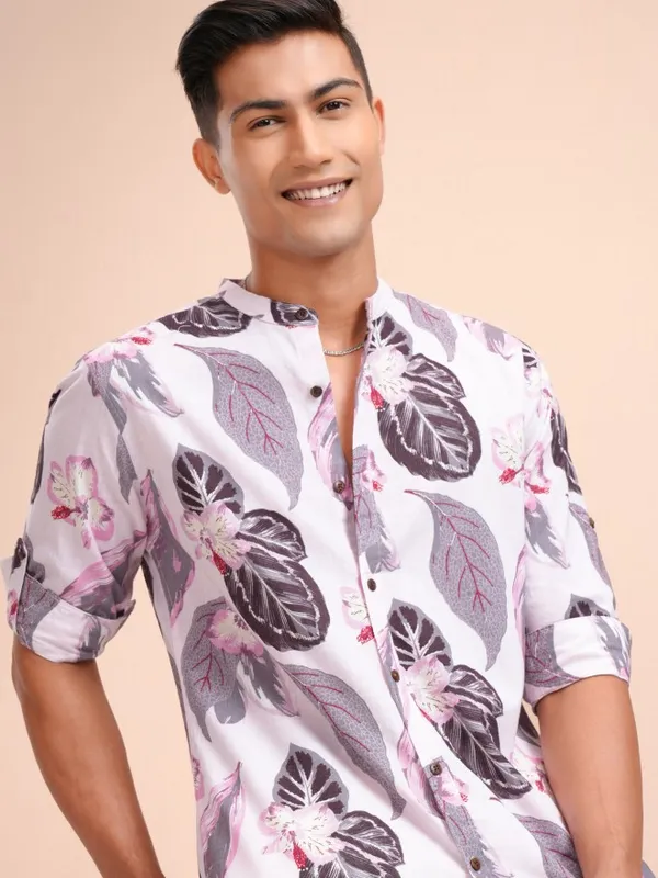Locomotive Men Pink Printed Regular Fit Casual Shirt