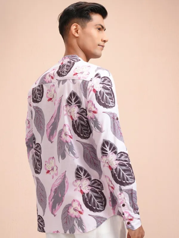 Locomotive Men Pink Printed Regular Fit Casual Shirt