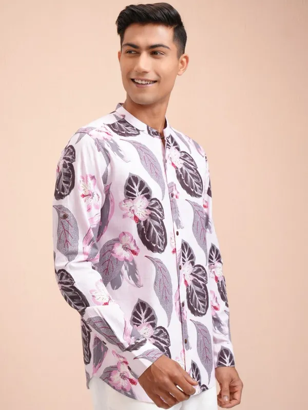 Locomotive Men Pink Printed Regular Fit Casual Shirt