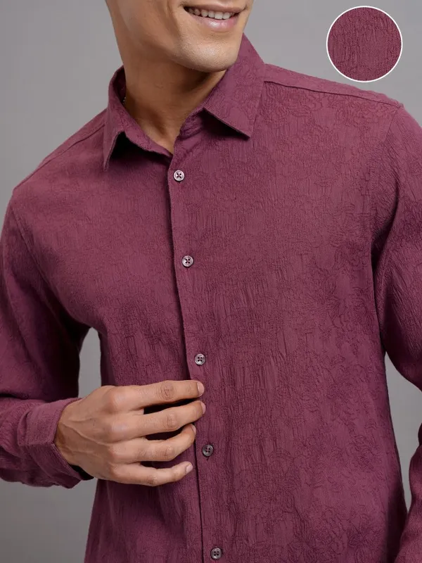 Locomotive Men Maroon Textured Slim Fit Casual Shirt