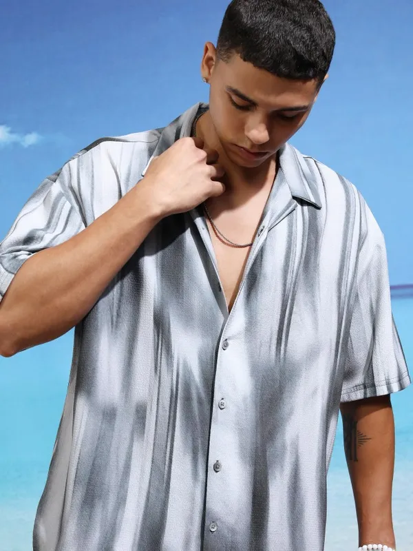 Highlander Men Grey Printed Oversized Fit Casual Shirt