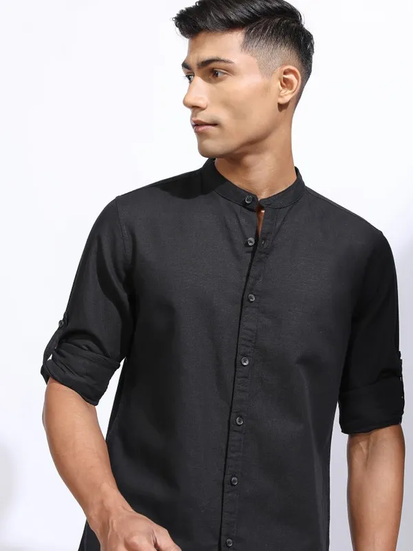 Locomotive Men Black Solid Regular Fit Casual Shirt