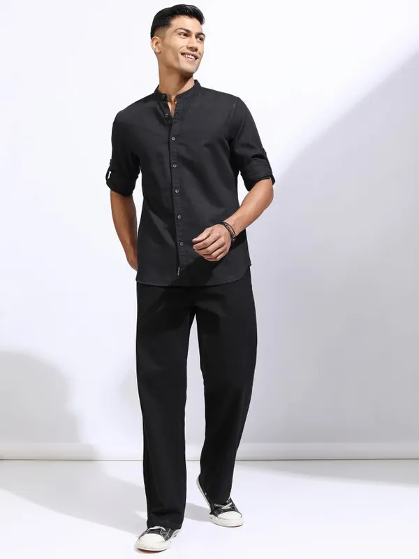 Locomotive Men Black Solid Regular Fit Casual Shirt