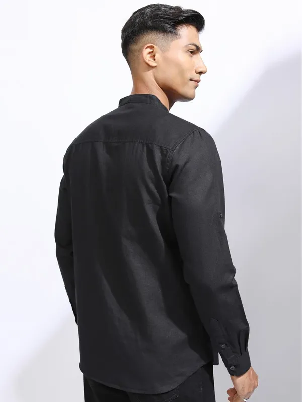 Locomotive Men Black Solid Regular Fit Casual Shirt