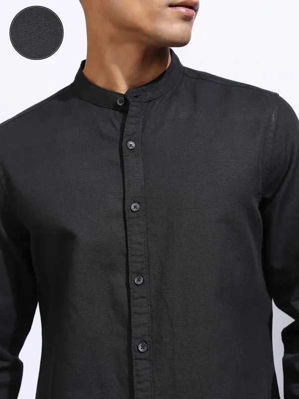Locomotive Men Black Solid Regular Fit Casual Shirt