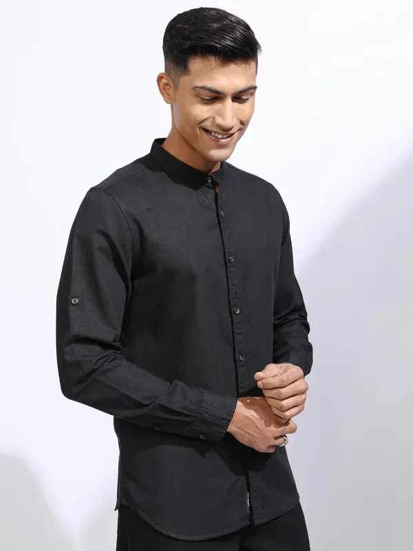 Locomotive Men Black Solid Regular Fit Casual Shirt