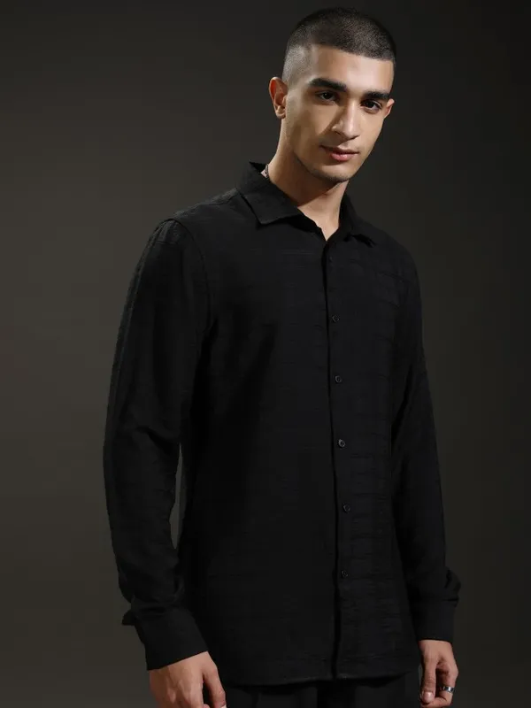 Highlander Men Black Textured Relaxed Fit Casual Shirt