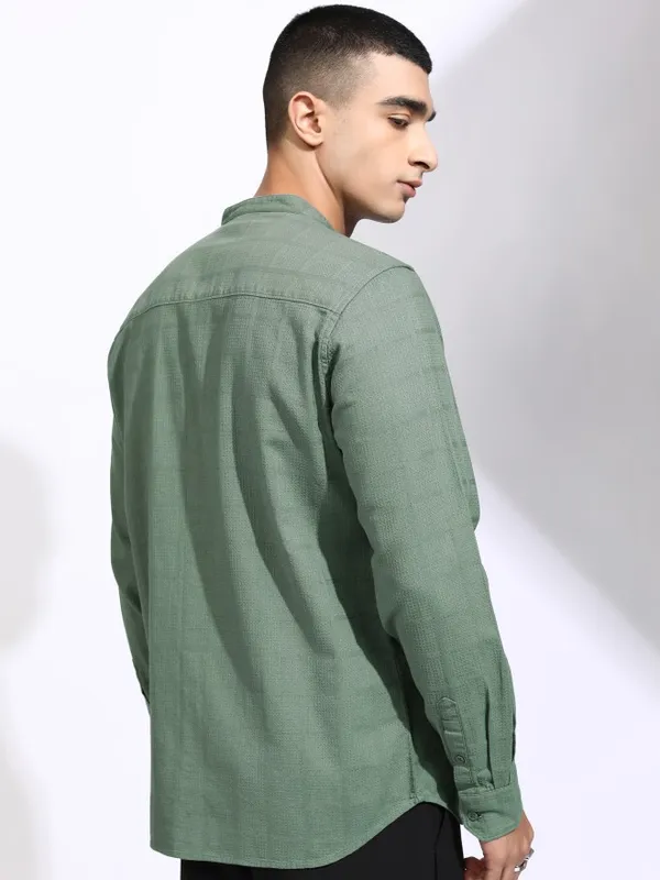 Highlander Men Olive Textured Regular Fit Casual Shirt