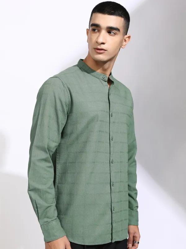 Highlander Men Olive Textured Regular Fit Casual Shirt