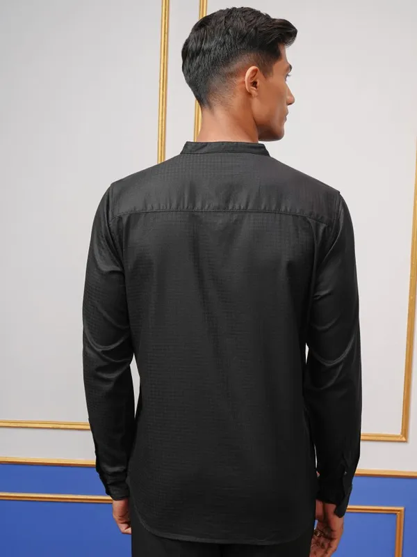 Highlander Men Black Self Design Regular Fit Casual Shirt