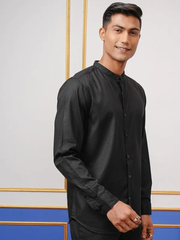 Highlander Men Black Self Design Regular Fit Casual Shirt