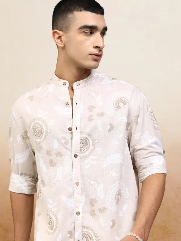 Highlander Men Beige Printed Relaxed Fit Casual Shirt